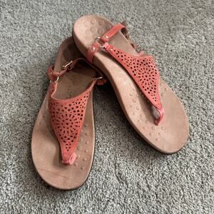 Vionic Kirra Coral Orange T Strap Thong Sandals Women's Size 9 Laser Cut Suede